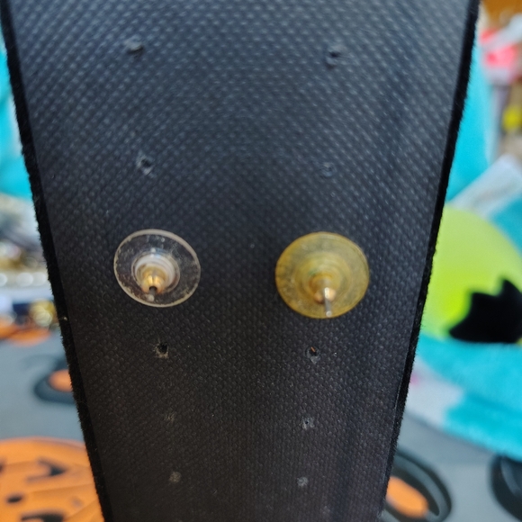 Faux pear earrings - Picture 2 of 3